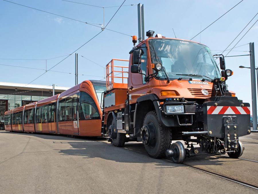  Mercedes-Benz Unimog U400 2000 года  (фото 15 из 19)